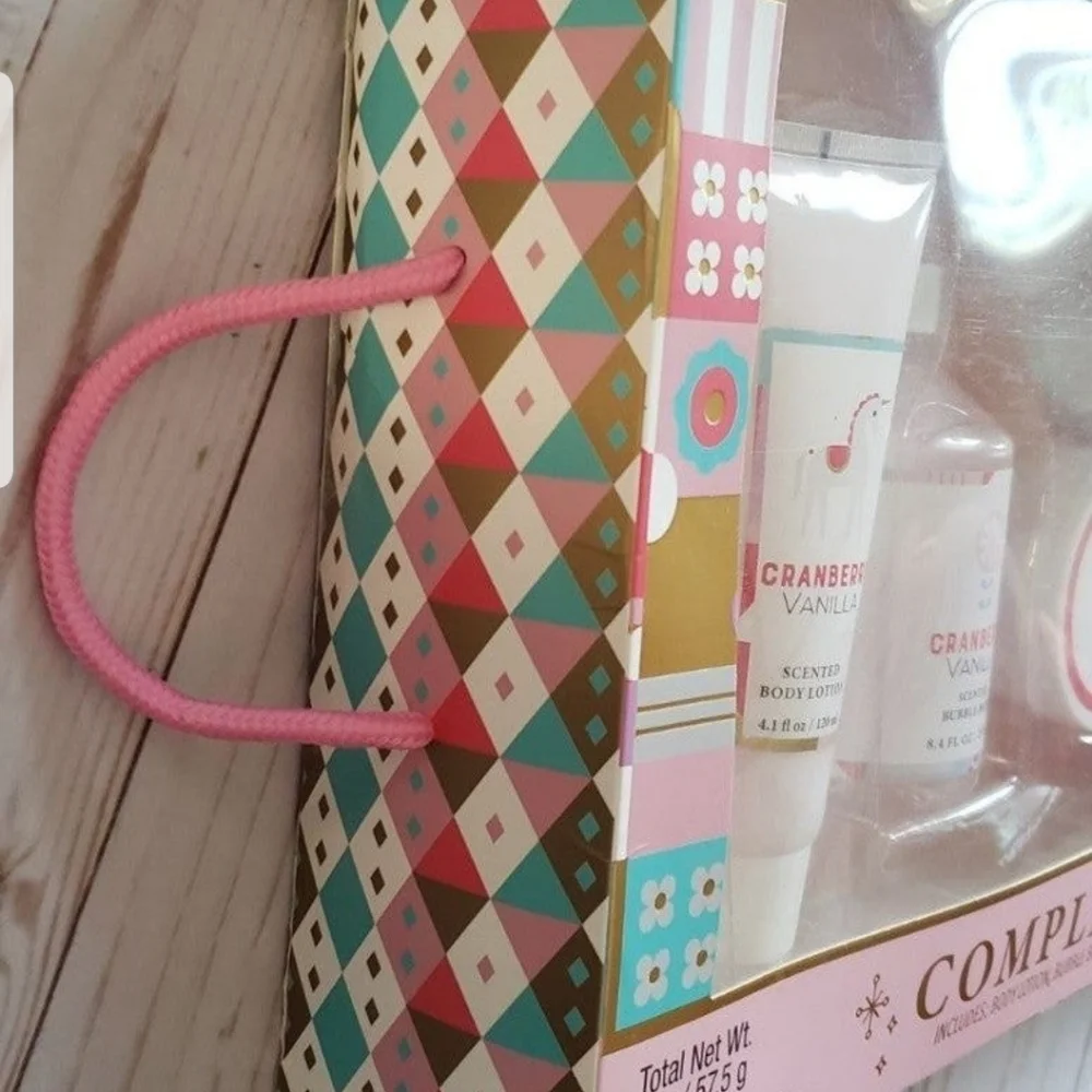 FAO Schwarz Girls Complete Bath Gift Set NWT in Gift Box